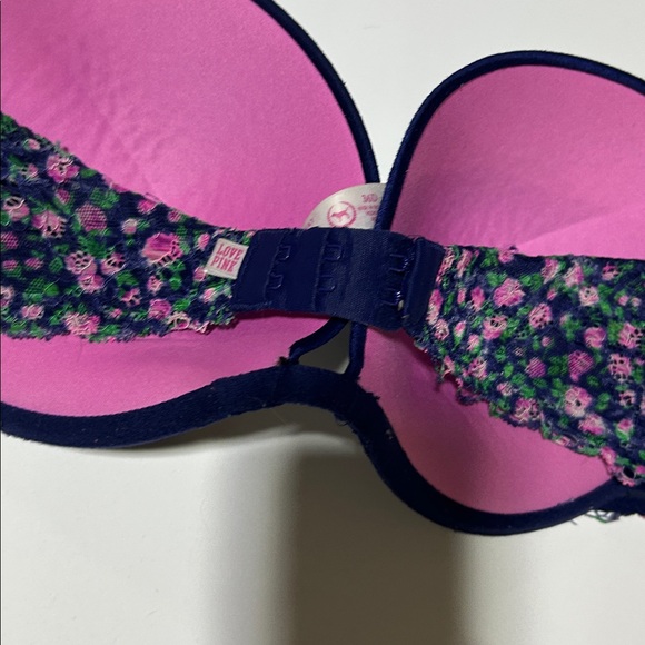 36D padded bra flower trim three row closure - Picture 5 of 6